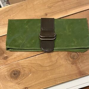 Shiraleah Harper Green Vegan Leather Clutch
